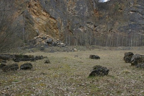Typischer Kalksteinabbruch auf der unteren Steinbruchebene, &copy; FNMK 2006
